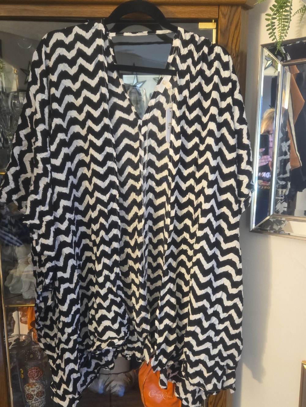 Charming Charlie Black and White Chevron Wrap Scarf